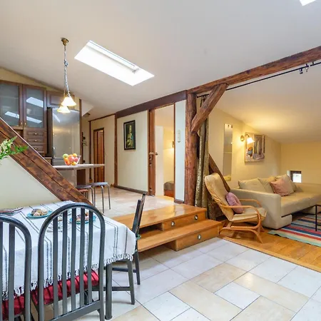 Barbakan Gate Apartment *